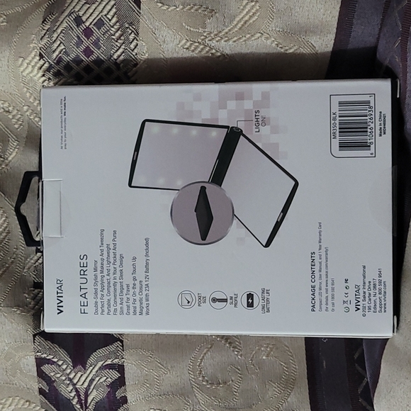 New in box Vivitar simply beautiful black compact LED mirror w/ battery included - Picture 6 of 12